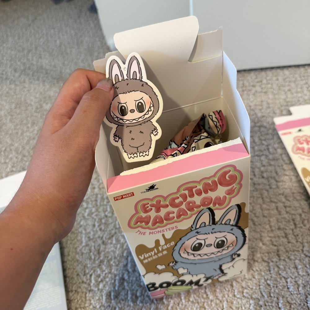 Labubu Macaron Sesame